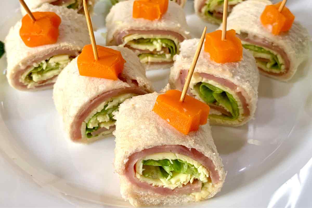 Rotolini di pancarré farciti, l'antipasto sfizioso per un pranzo freddo