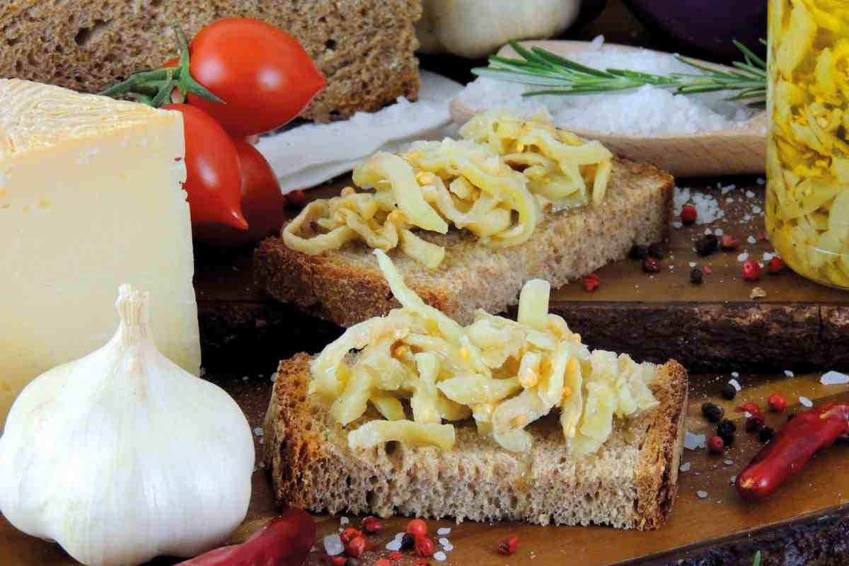 Le melanzane sott’olio sono un must della stagione estiva: con questa ricetta di mia nonna non dovrai cuocerle