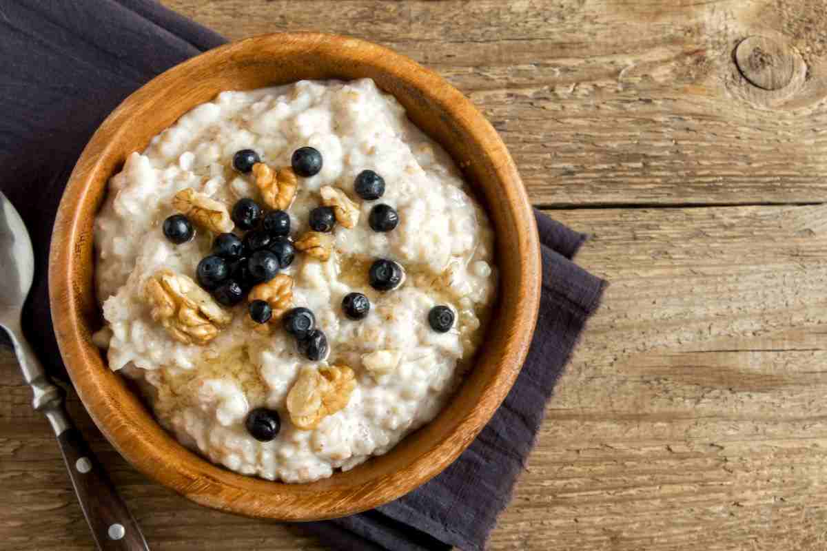 La ricetta originale per un porridge tutto al naturale: colazione fit con pochissime calorie