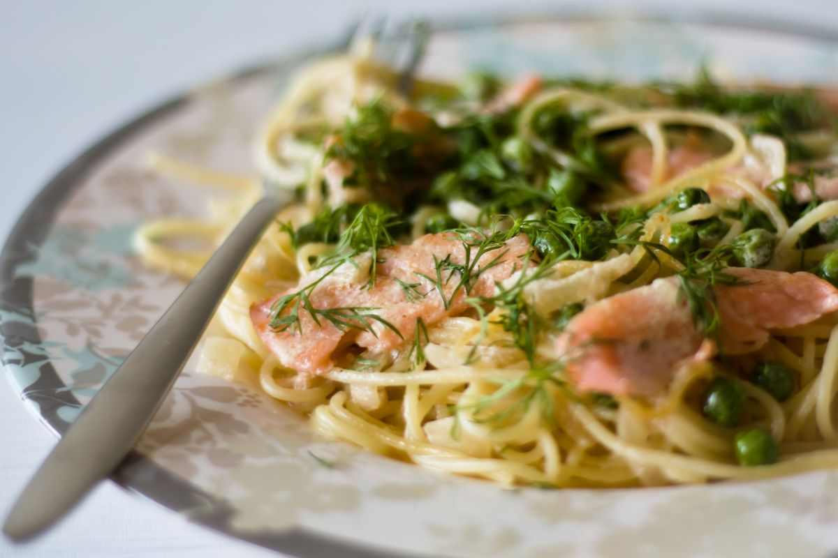 ricetta pasta salmone zucchine