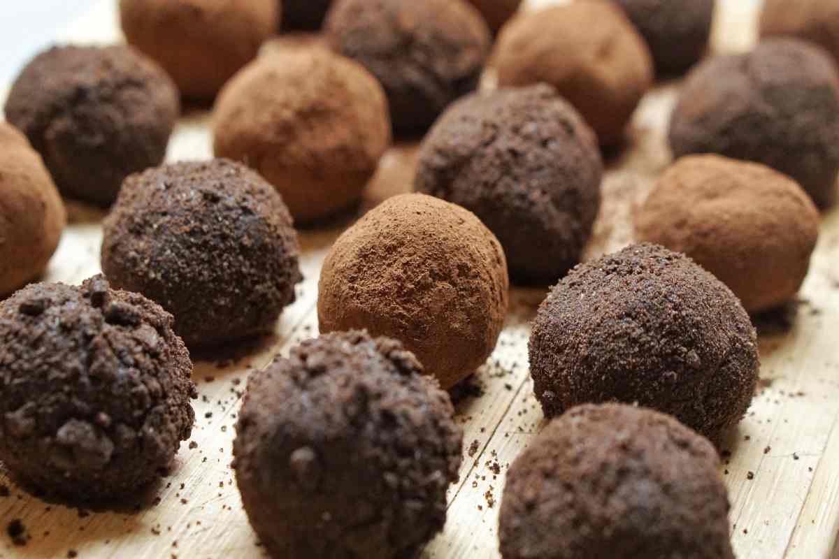 Da oggi in poi dieta e cioccolato si sposeranno alla perfezione: con soli 3 ingredienti prepari un dolce goloso e a (quasi) 0 calorie