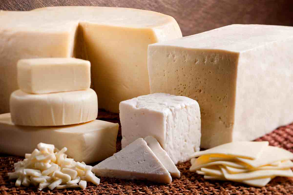 Non rinunciare ai formaggi se sei intollerante al lattosio: questi 5 puoi mangiarli senza rischi