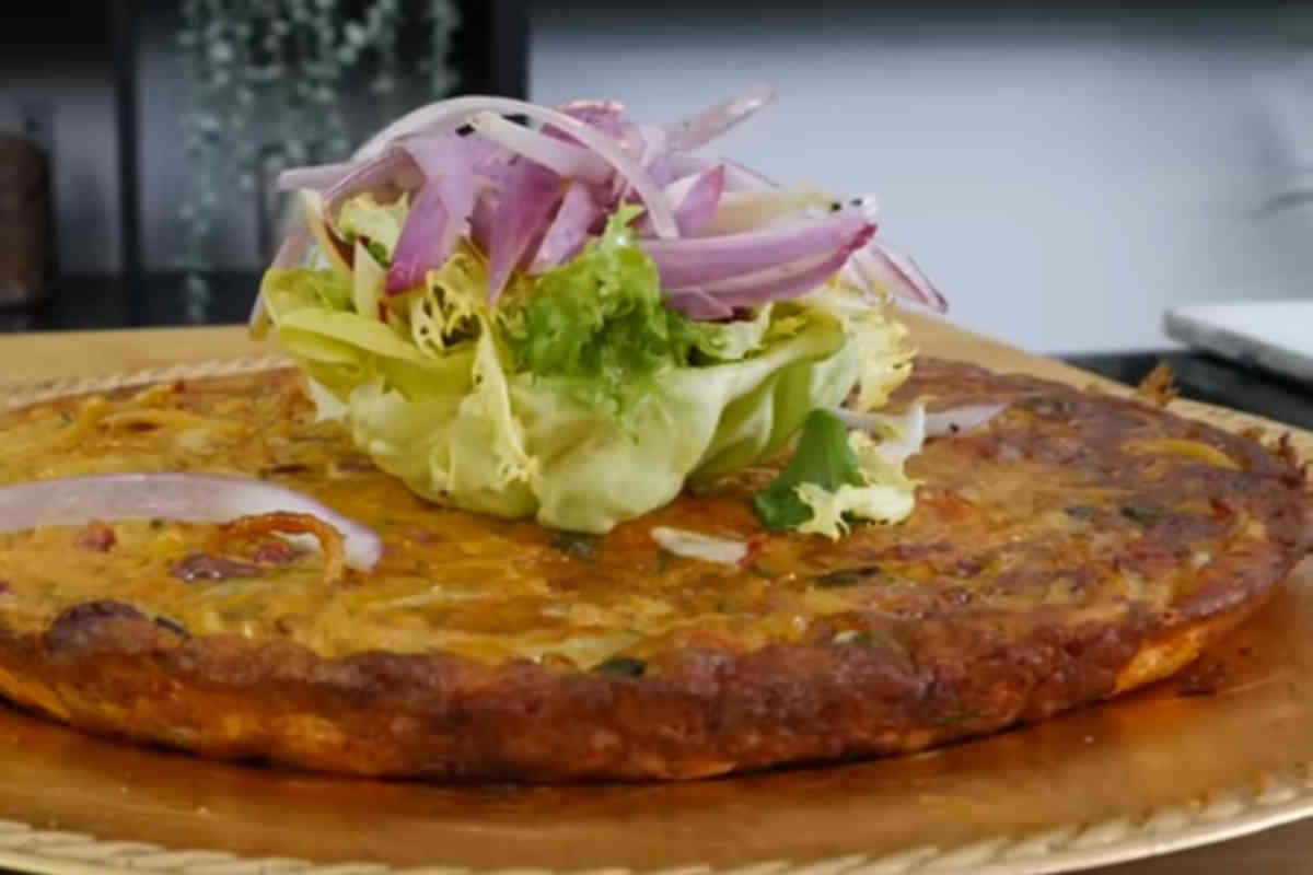 Bruno Barbieri interpreta un grande classico: ecco il suo segreto per una frittata di pasta croccante e saporita