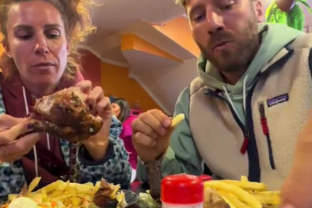 Mangiano in due con pochi euro: l’avventura “gustosa” delle due “Iene” VIDEO