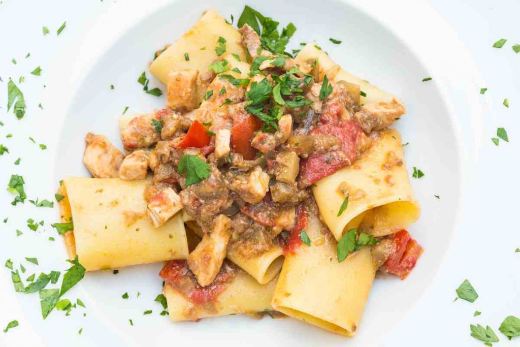 primi piatti light Paccheri con ragù di pesce spada ricetta