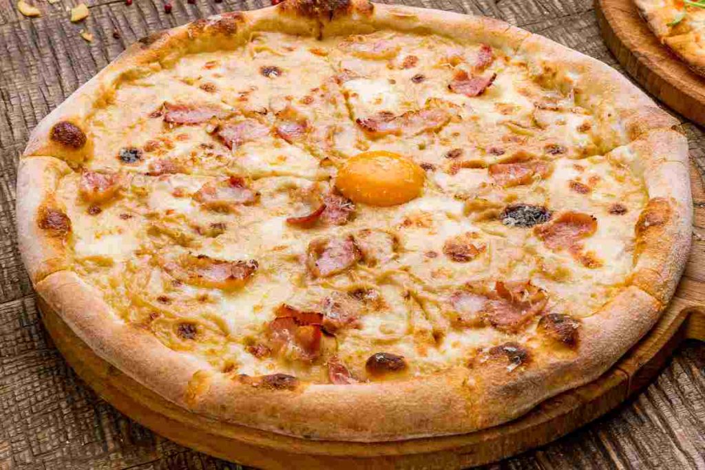 Pizza carbonara ricetta