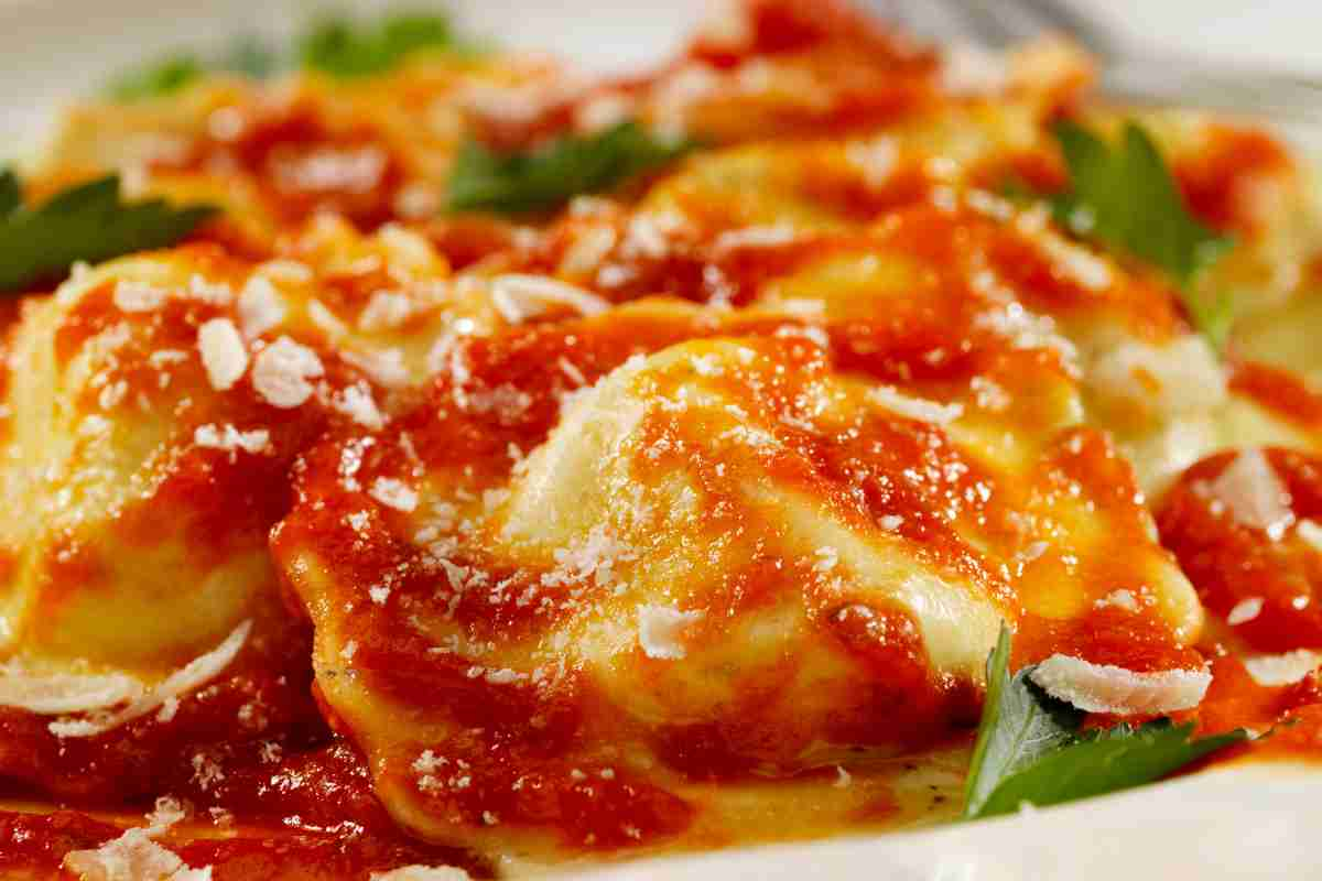 Ravioli capresi, la ricetta autentica da gustare se ami la pasta fresca ripiena e sogni di stare sull’Isola di Capri