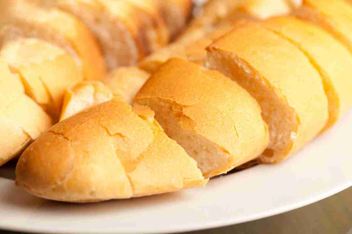 Una baguette ed una confezione di uova: la cena gustosa che non ti aspetti per tutta la famiglia