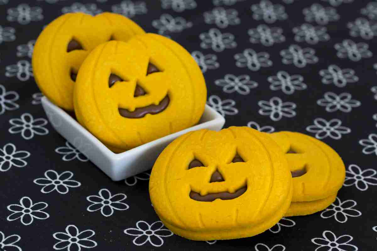 Biscotti farciti a forma di zucca ricetta