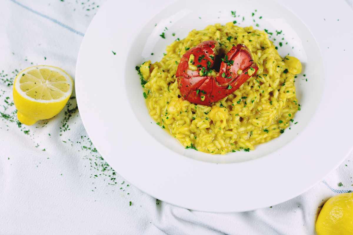 Come si cucina il risotto della strega e perché questo piatto ha un nome così strano