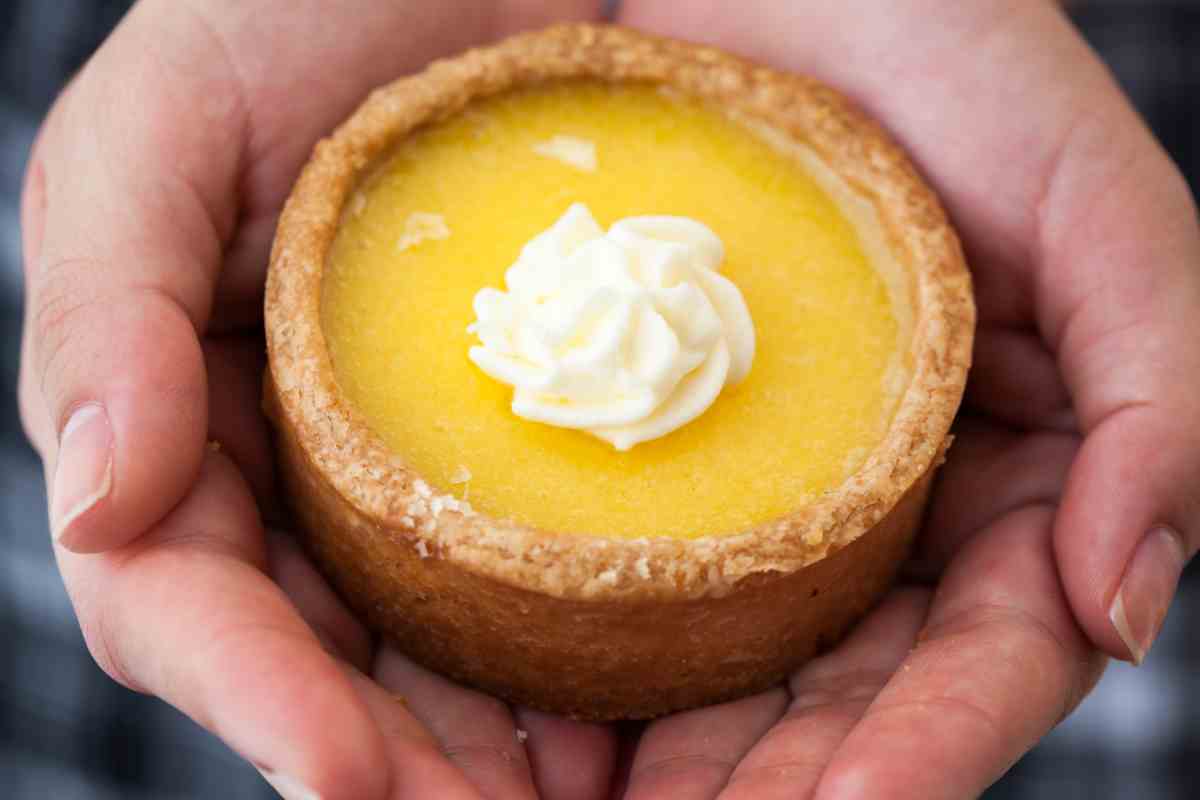 La crema per i dolci perfetta è questa, solo limone senza latte o farina. Dimenticherai le altre ricette