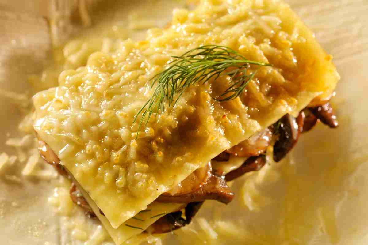 Lasagne porcini e salsiccia, ricetta facile deliziosa Buttalapasta