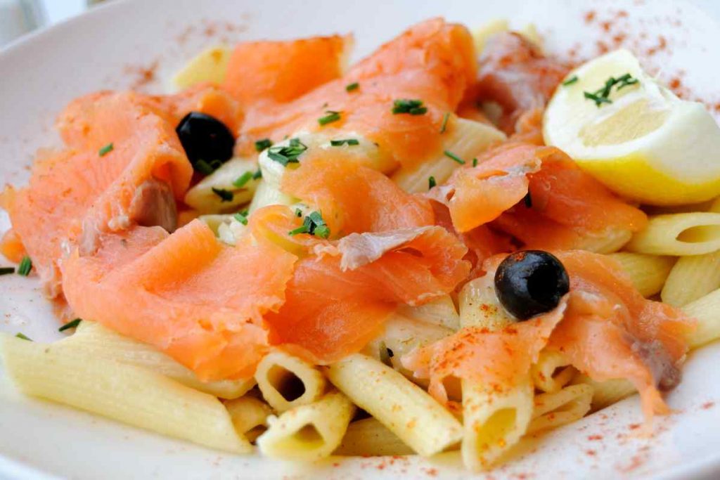 Pasta al salmone affumicato senza panna con la ricetta facile