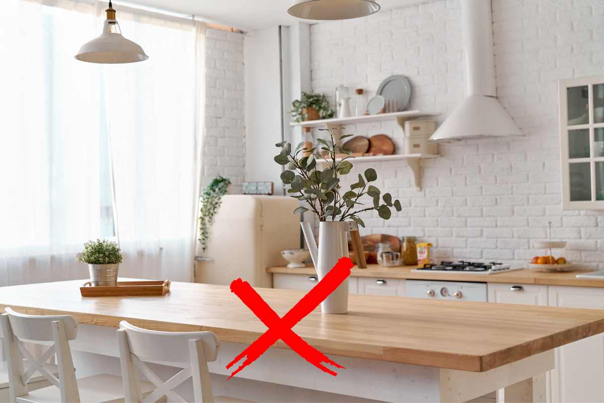 Basta con il tavolo in cucina! La nuova tendenza è questa qui: tanto spazio  e un tocco chic che lascia senza fiato