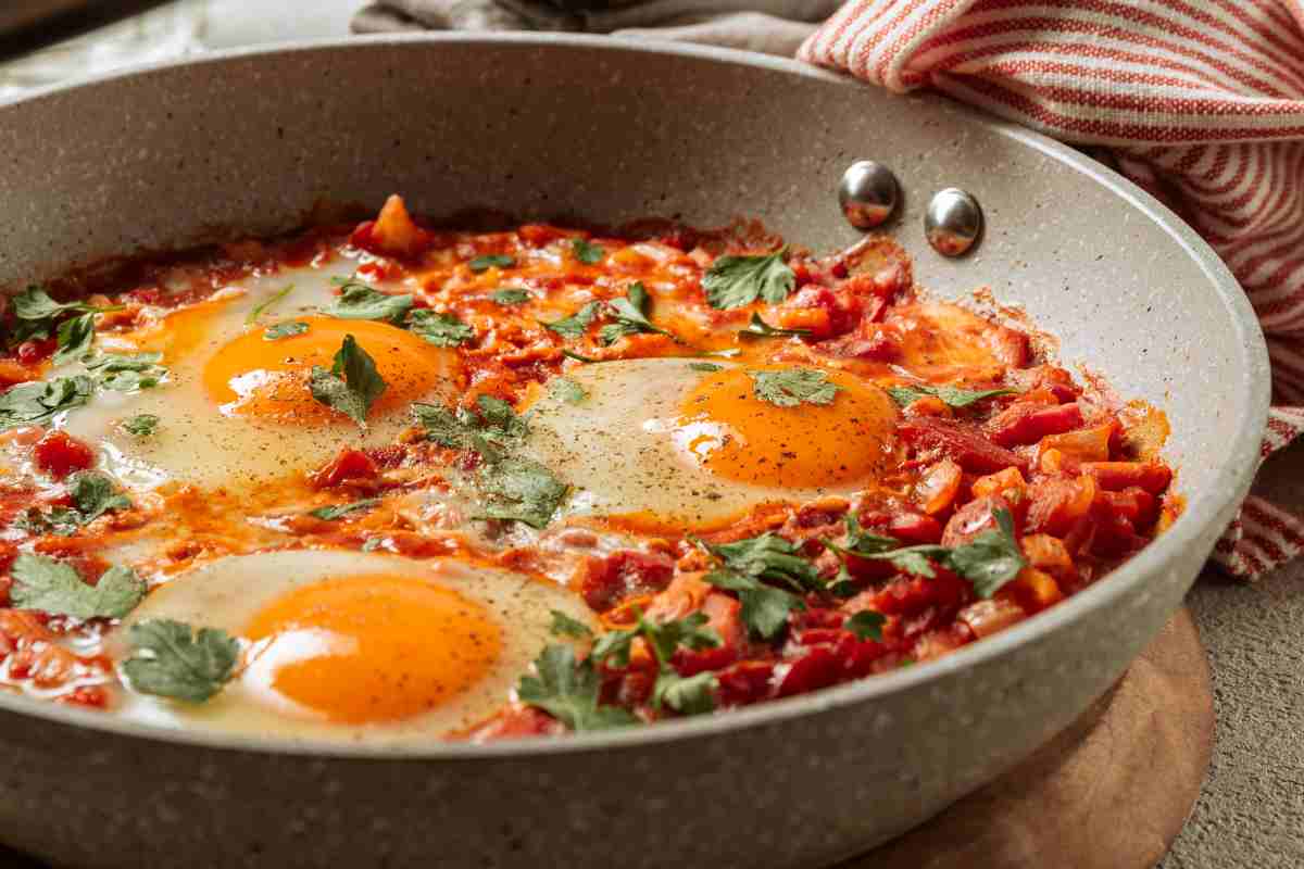 Ricetta salva cena pronta in 10 minuti, prepara queste deliziose uova in purgatorio