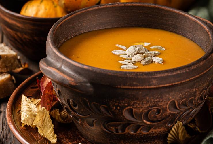 la zuppa di zucca e farro perfetta per i primi freddi