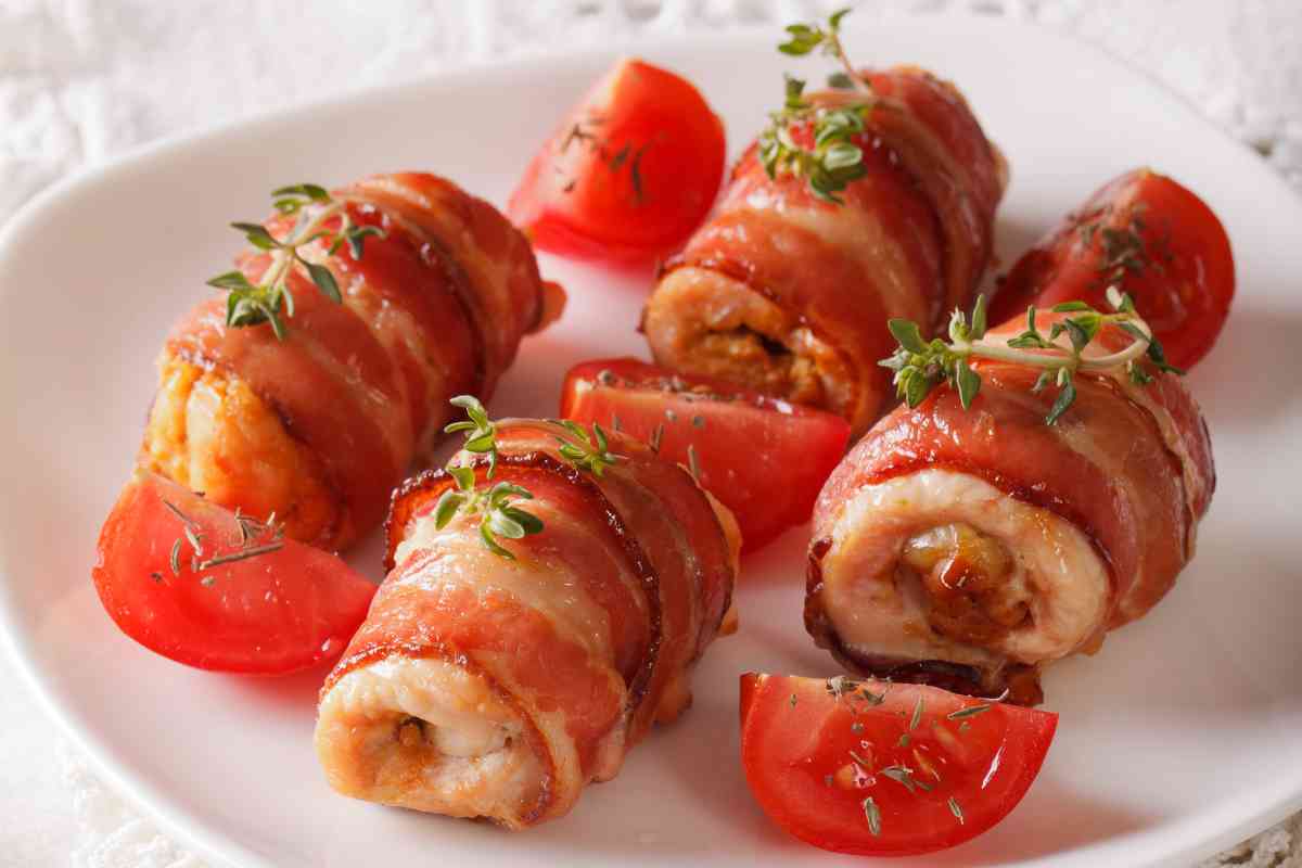 Involtini di pollo succosi, la ricetta e tante idee su come farcirli e cucinarli in forno e in padella  --- (Fonte immagine: https://www.buttalapasta.it/wp-content/uploads/2023/10/Involtini-di-pollo-01102023-buttalapasta.it_.jpg)