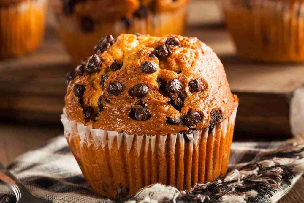 come non far affondare le gocce di cioccolato nei dolci
