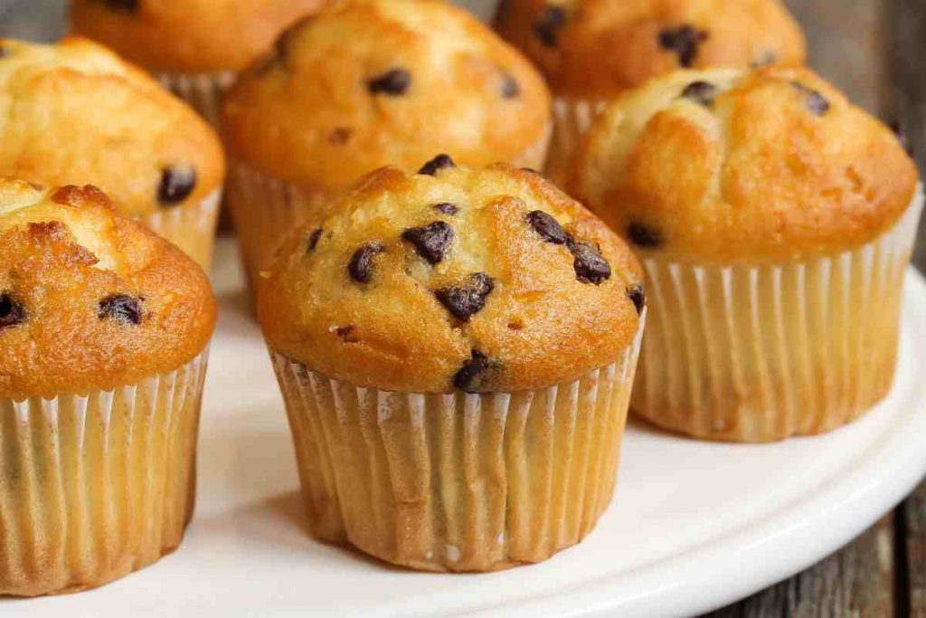 Muffin con le gocce di cioccolato ricetta