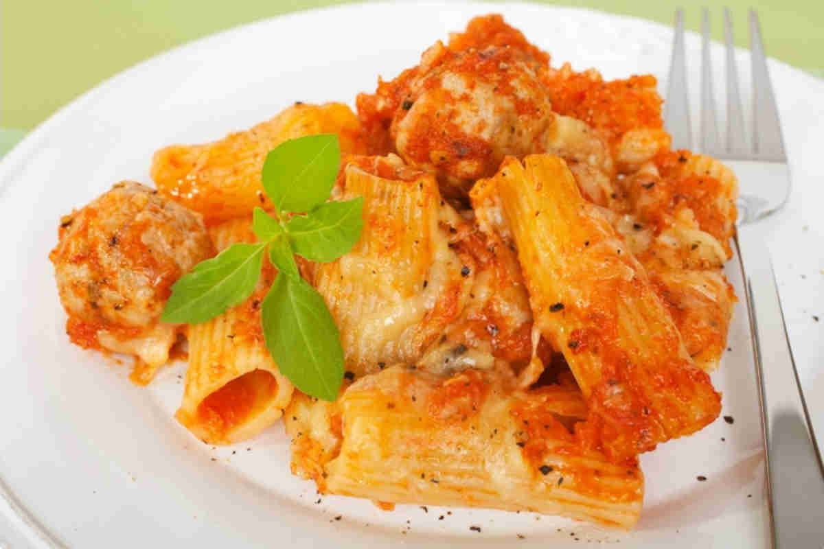 Pasta al forno con polpette di ricotta