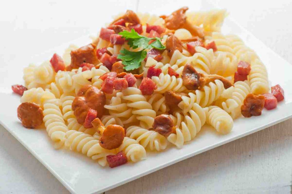 Pasta con funghi e pancetta ricetta