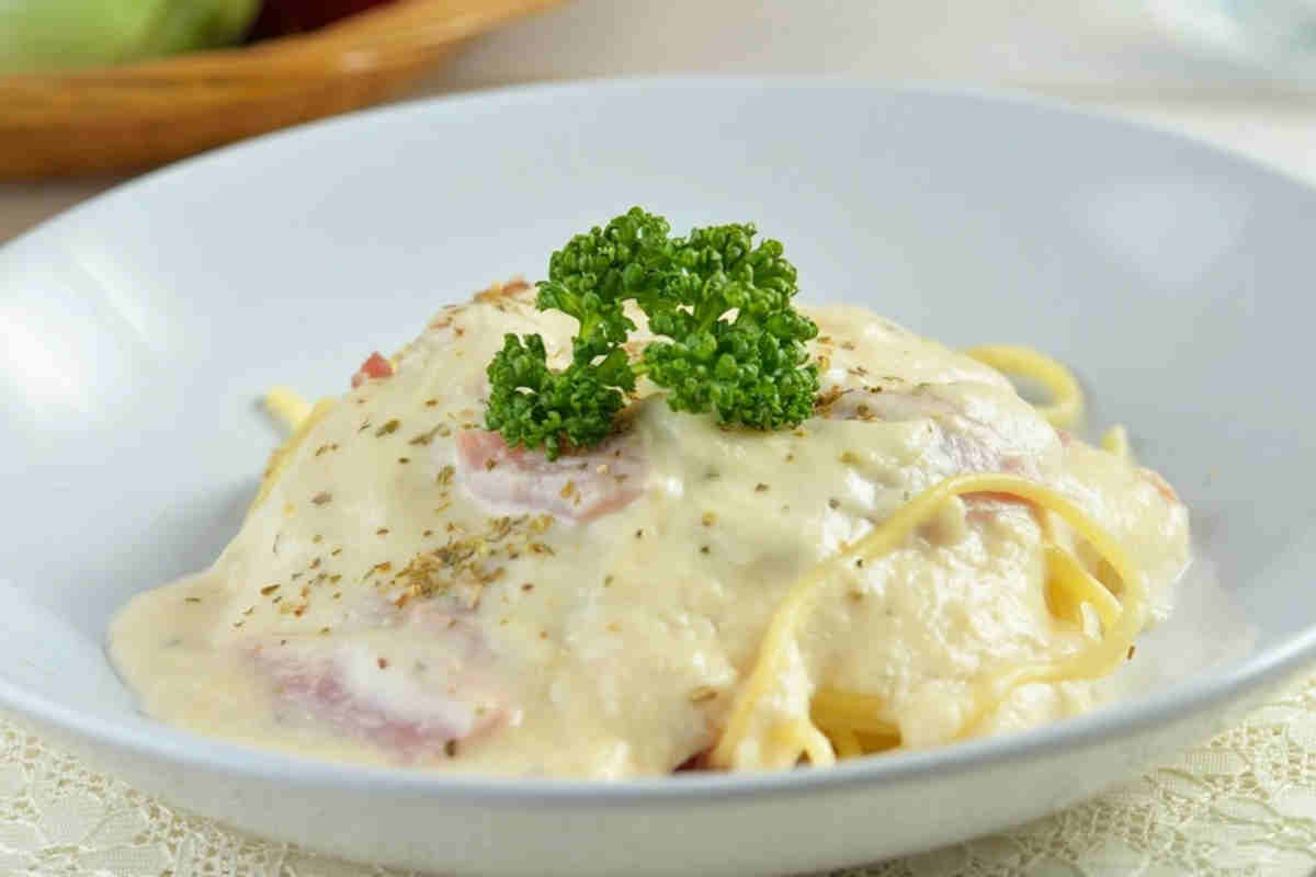 Si chiama la ‘pasta della pazzerella’ e rompe tutte le regole della cucina italiana: lo garantiamo però, è deliziosa!