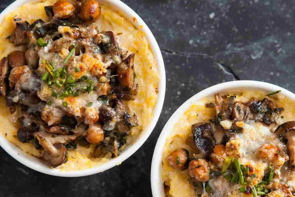 Polenta con funghi e salsiccia ricetta