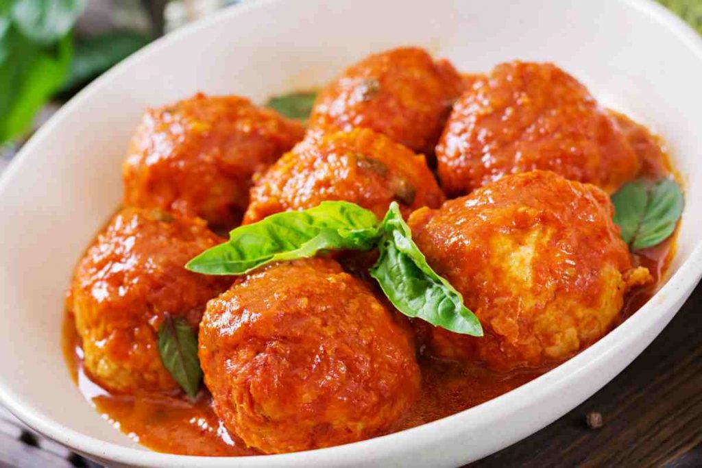 Polpette al sugo ricetta per il pranzo della domenica