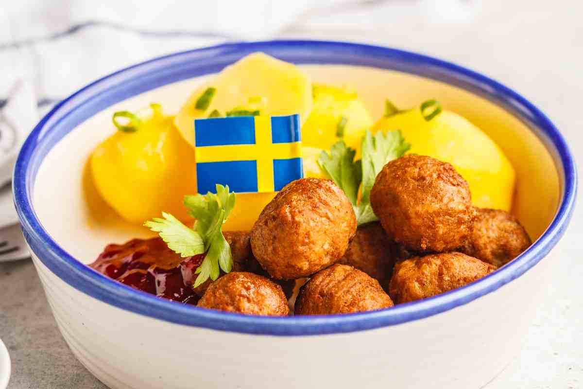 Amanti delle polpette di carne Ikea, ecco la ricetta facile e veloce per farle a casa. Sono più buone delle originali!