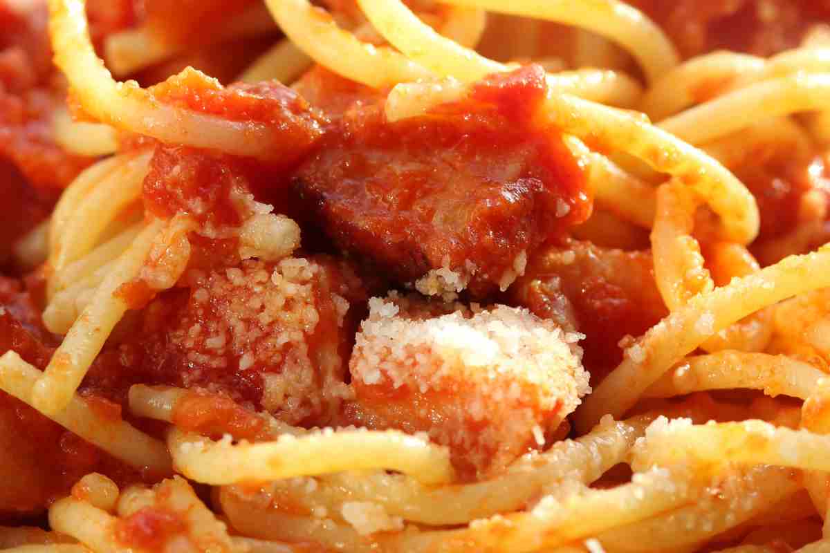 Bucatini o spaghetti non importa, con questo condimento qualsiasi pasta diventa spettacolare