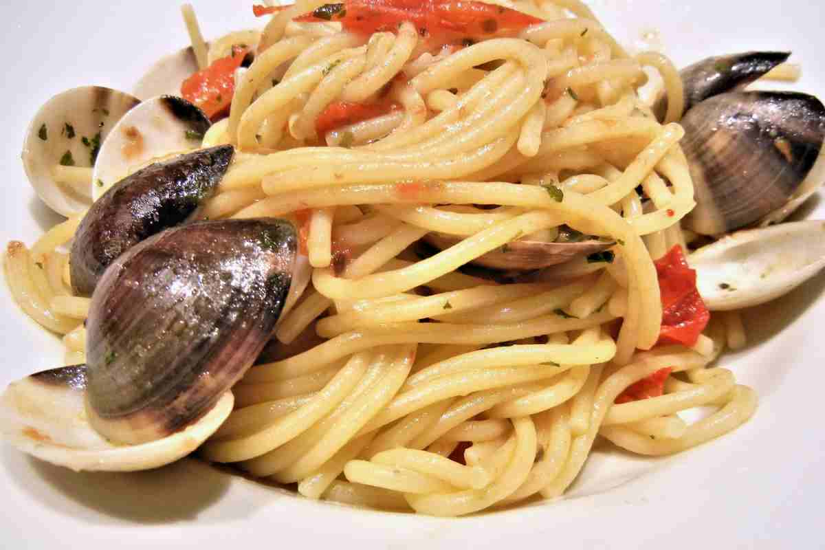 Spaghetti alle vongole con la 'nduja ricetta