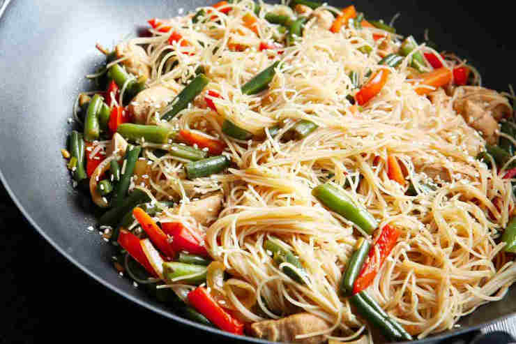 Spaghetti di riso con verdure ricetta 