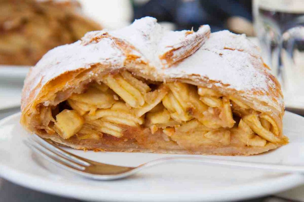 Strudel di mele o apfelstrude ricetta