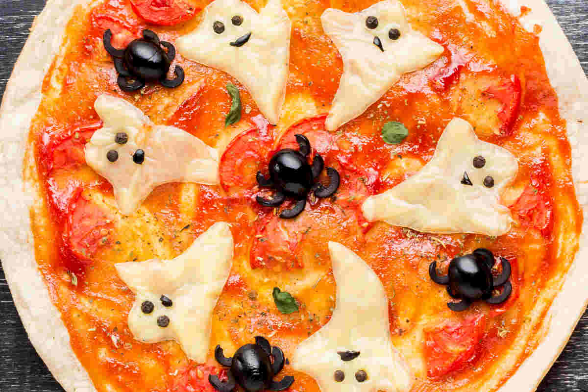 Idee Pizza Halloween, come realizzare le migliori farciture in tema con la notte più spaventosa dell’anno