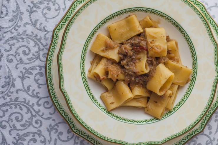 ricetta paccheri alla genovese