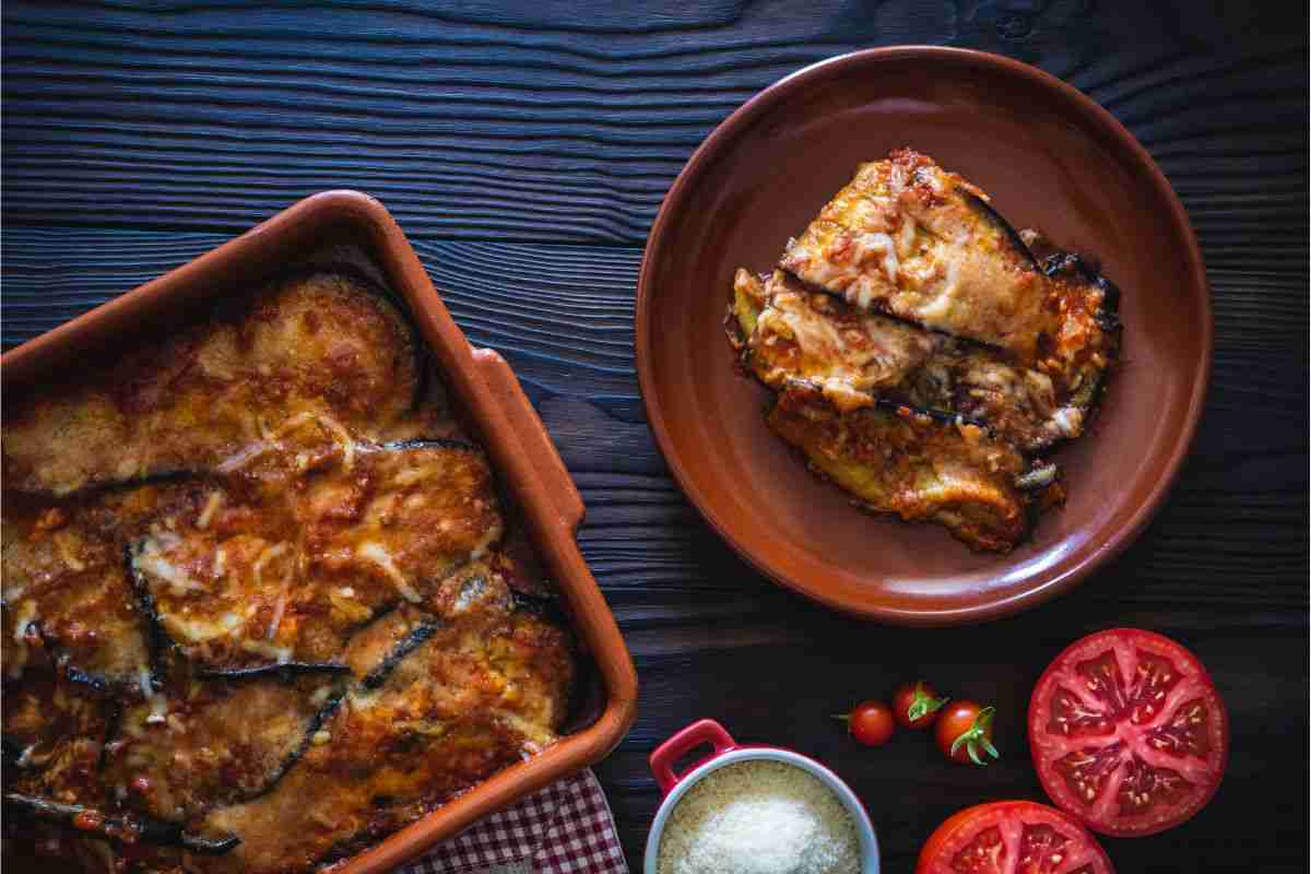 Parmigiana di melanzane deliziosa e non fritta che piacerà a tutti: la prepari in pochi minuti