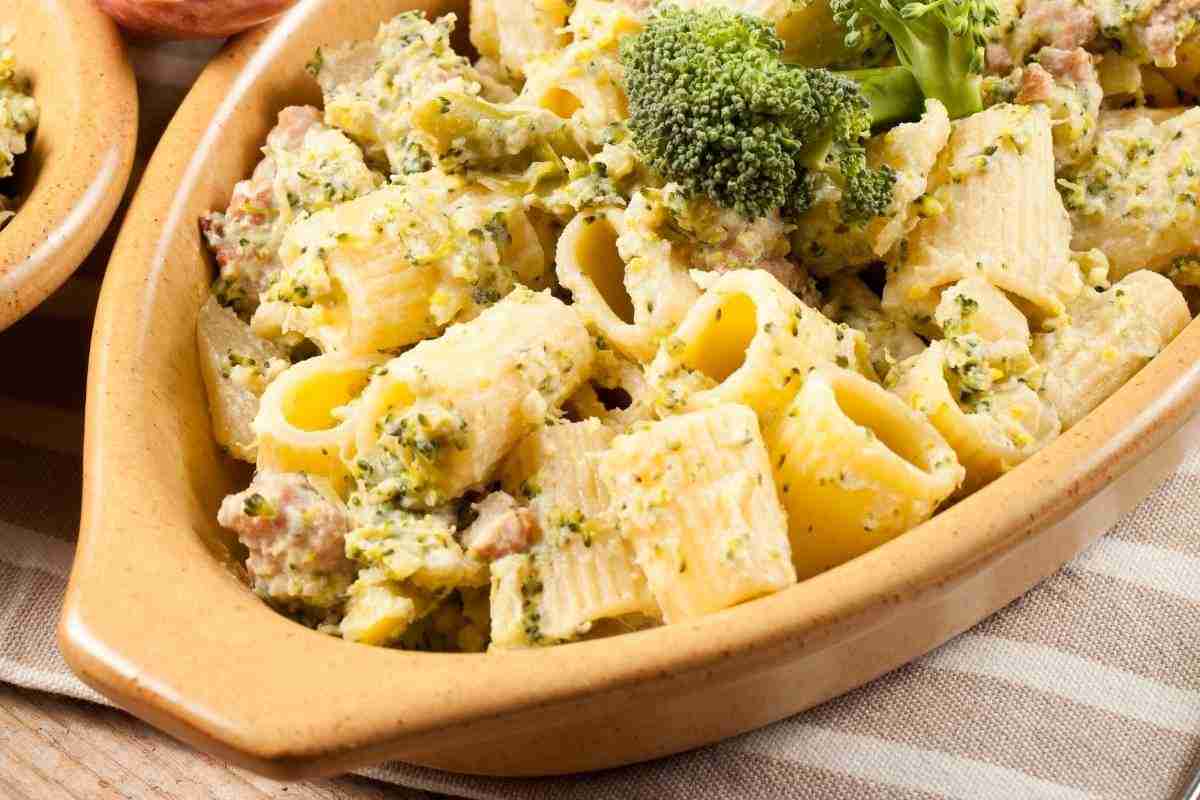 Pasta con broccoli e salsiccia, il primo piatto dal successo assicurato