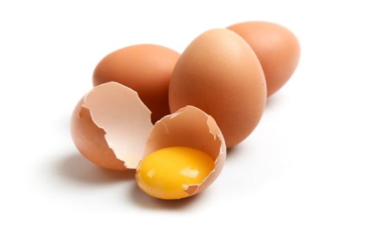 mangiare uova ogni giorno fa male?