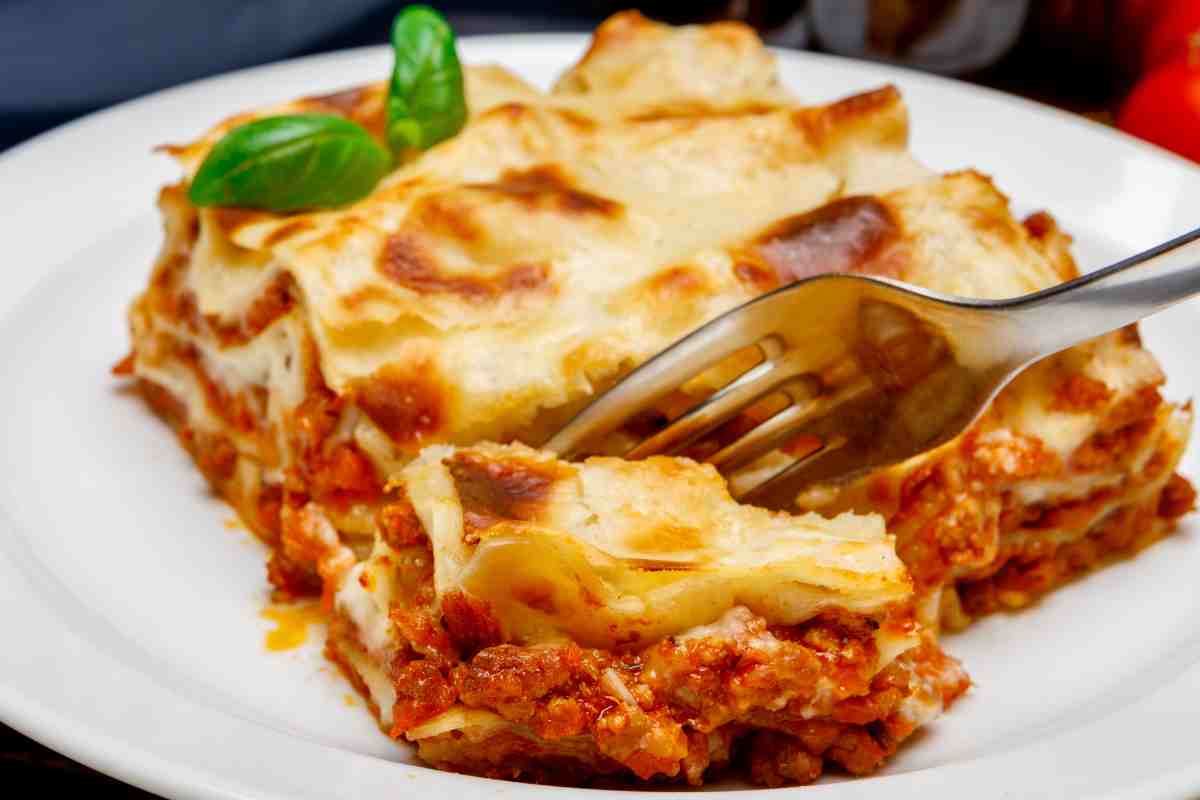 Lasagna al forno alla bolognese ricetta top del primo ricco e sfizioso per le feste