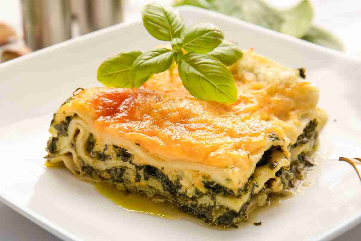 Lasagne salsiccia e friarielli, ricetta della pasta al forno rustica e saporita