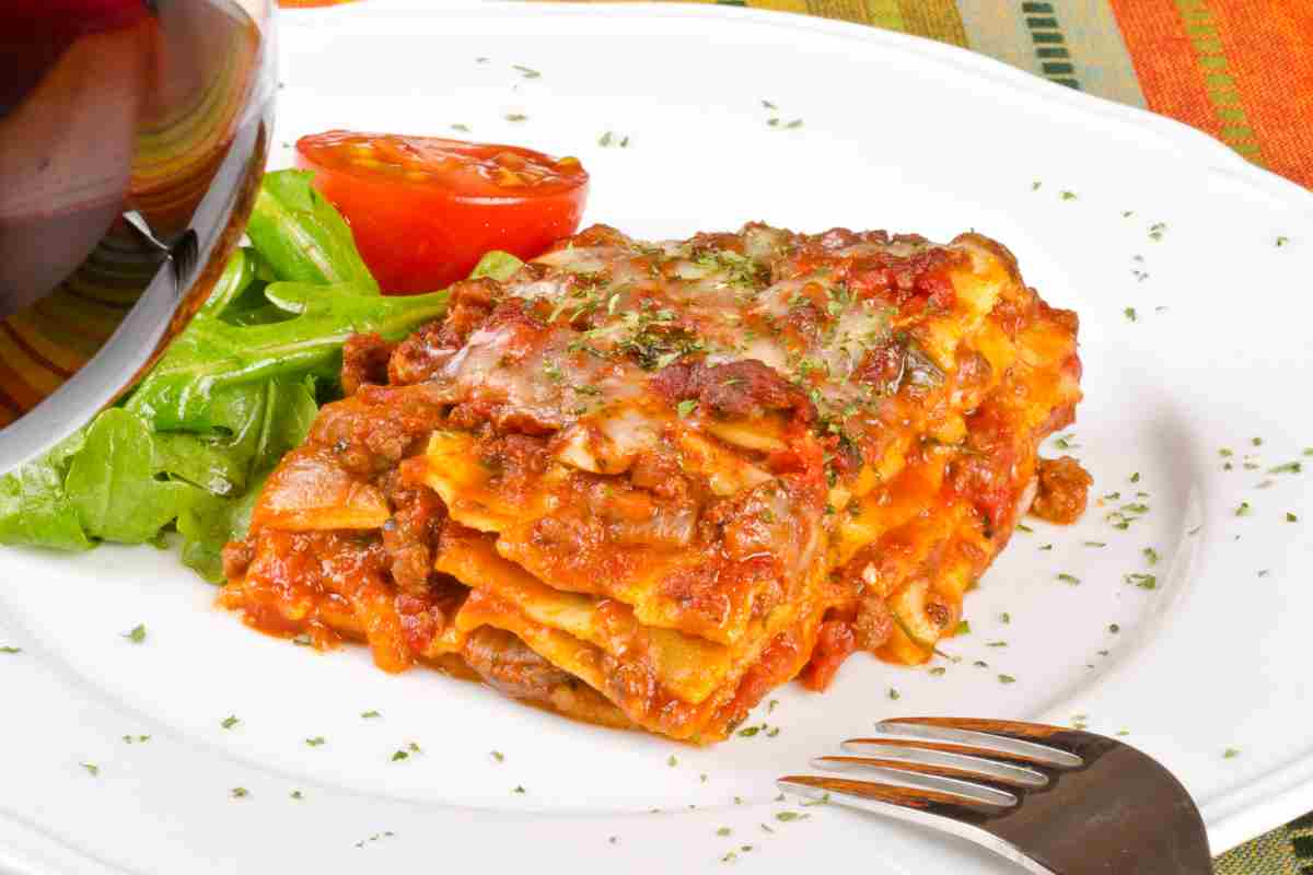 Lasagne senza besciamella: morbidissime ma super light per una cena senza sensi di colpa!  --- (Fonte immagine: https://www.buttalapasta.it/wp-content/uploads/2023/11/Lasagne-senza-besciamella-08112023-buttalapasta.it_.jpg)