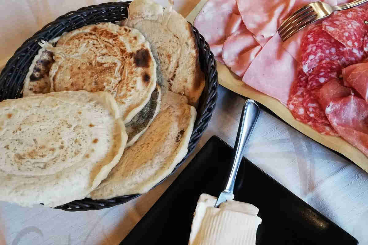 Panigacci, ricetta del pane tondo tipico della Lunigiana perfetto per antipasti gustosi