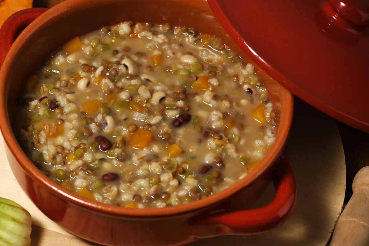 Mamma che freddo in città! Riscaldiamoci con la pasta con le cicerchie: se non la conosci devi proprio provarla