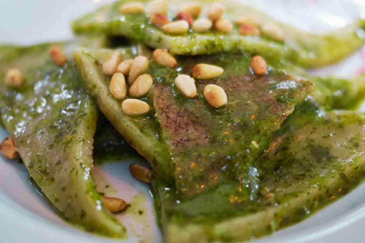 Testaroli al pesto ricetta