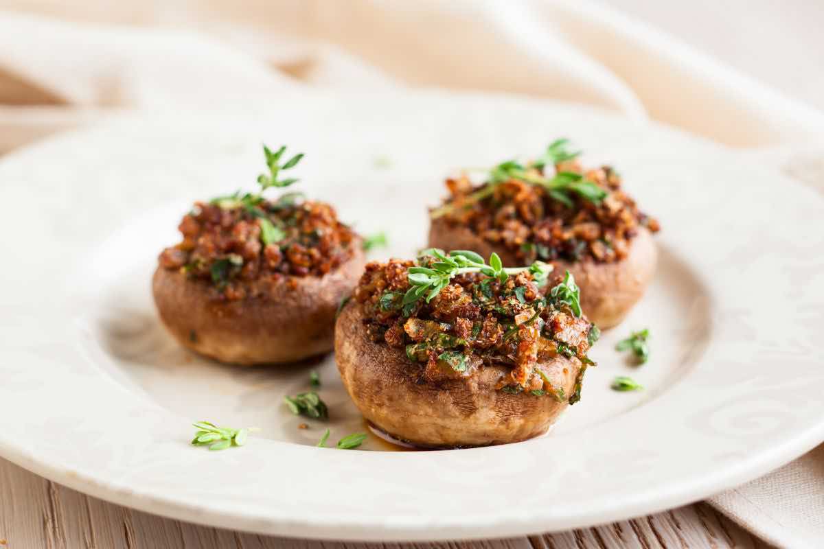 ricetta funghi ripieni di salsiccia 