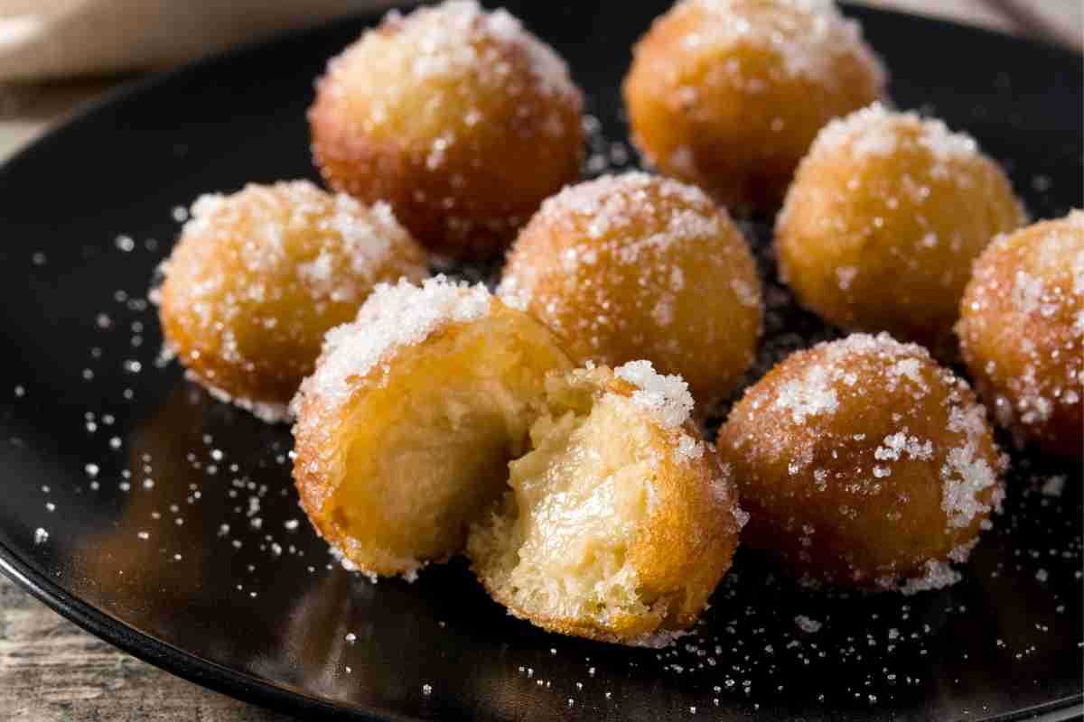 Di frittelle dolci ne avrai assaggiate tantissime, ma queste mai: le petulle sono una vera delizia  --- (Fonte immagine: https://www.buttalapasta.it/wp-content/uploads/2023/11/petulle-albanesi-la-ricetta-dolce-da-copiare-21112023-buttalapasta.jpg)