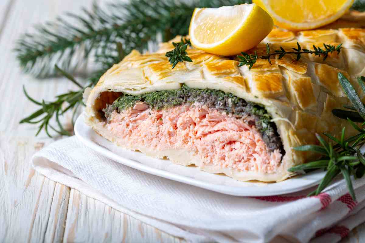 A pranzo carne, ma per il veglione è tutto pesce: col salmone in crosta conquisti proprio tutti (anche tua suocera)