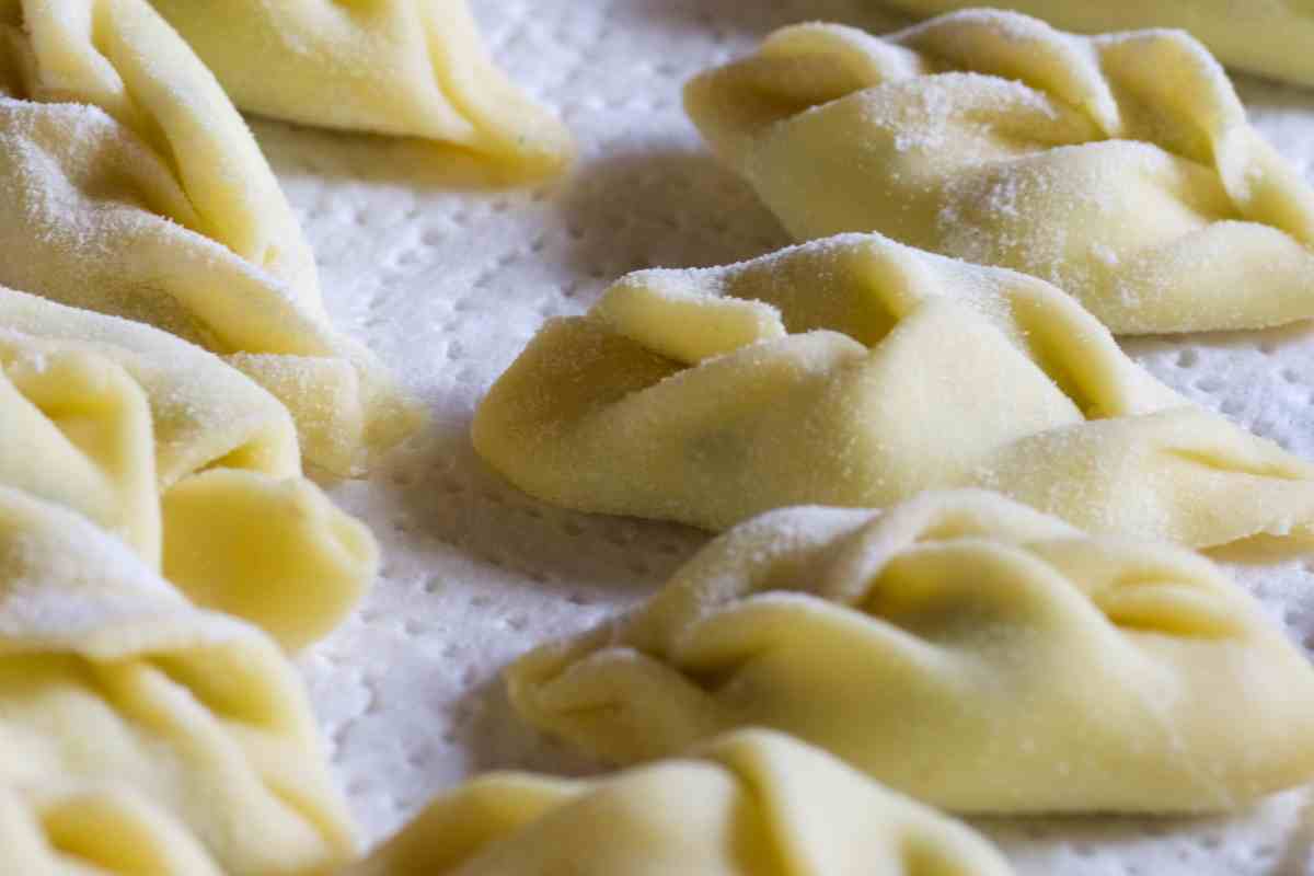 Li chiamano ‘turteil cun la cuà’ e per Natale non possono mancare: hai già capito la ricetta? Mamma che bontà