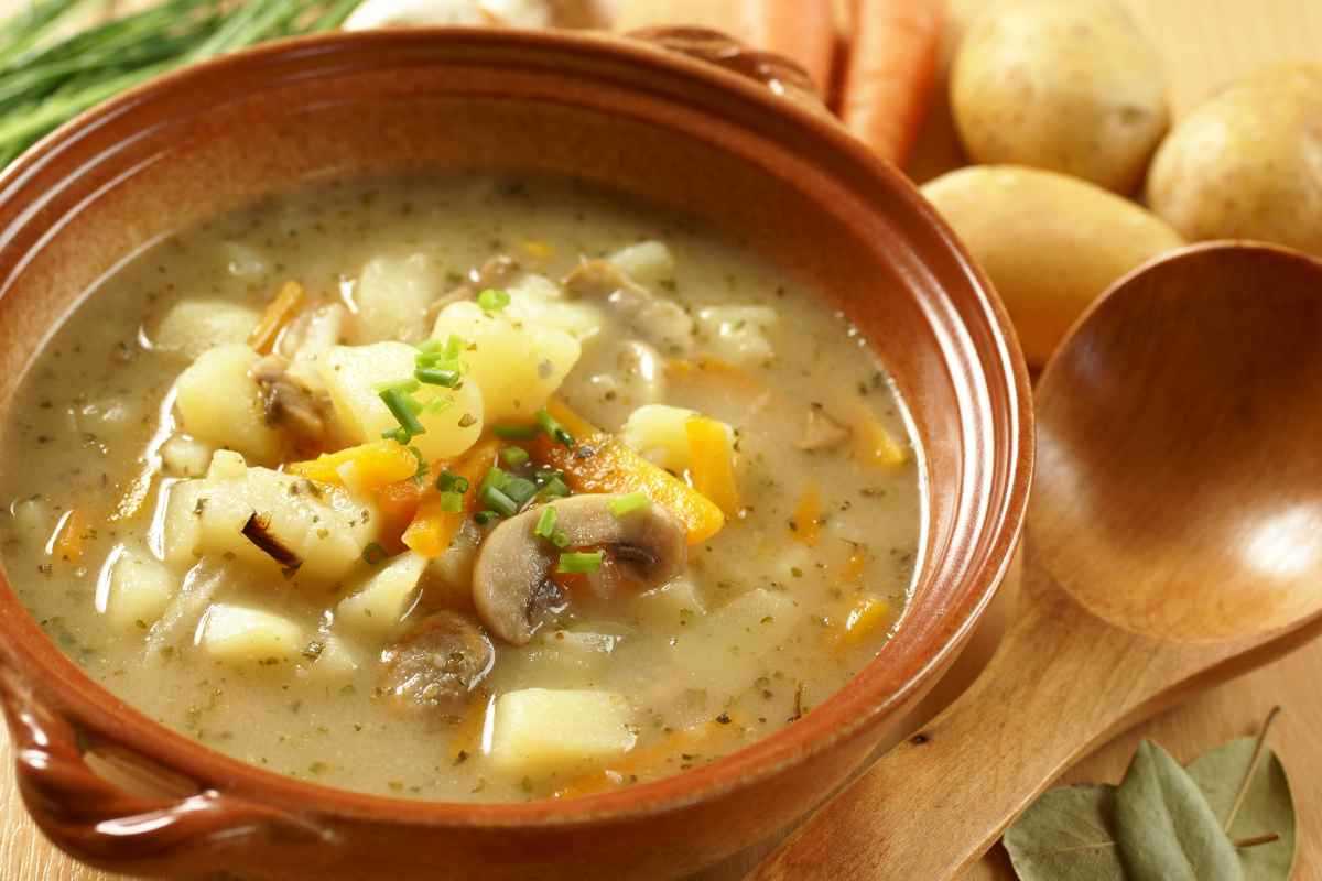 ricetta zuppa con funghi e patate con brodo