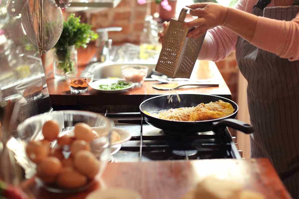 Deliziosa e ricca, questa torta salata si fa in un attimo: la cena è pronta e fai contenti tutti